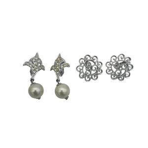 2 Pairs VTG Sarah Coventry Silver Toned Faux Pearl Clip On Earrings